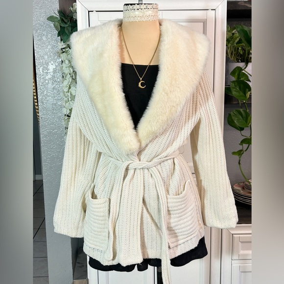 Cream Cable Knit Furr Belted Cardigan Medium/Large - Picture 1 of 10